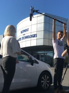 Photo de tournage de la série la bande à nanas au batiment des hautes technologie à Saint-Etienne